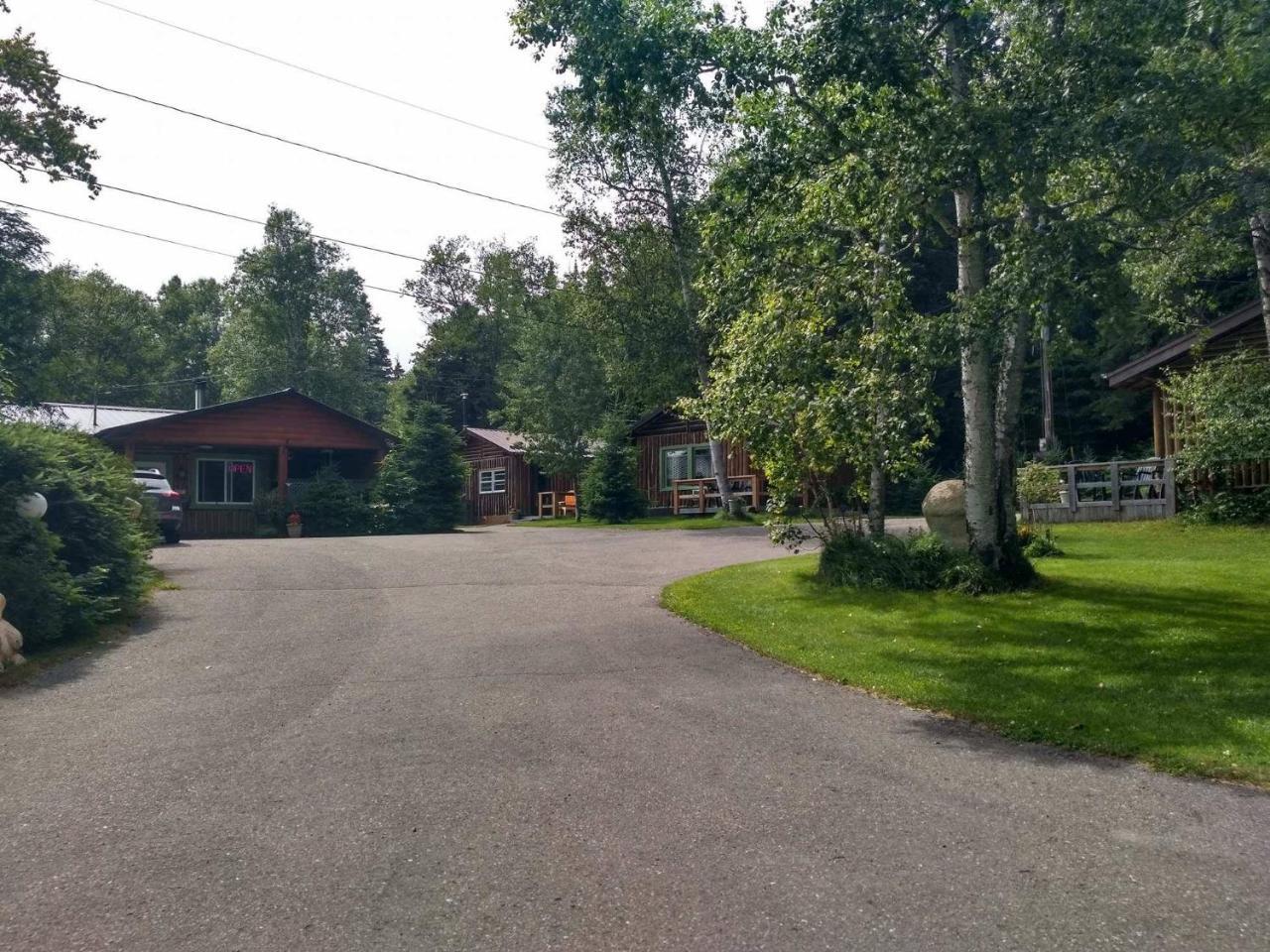 High Falls Motel & Cabins Wawa Esterno foto